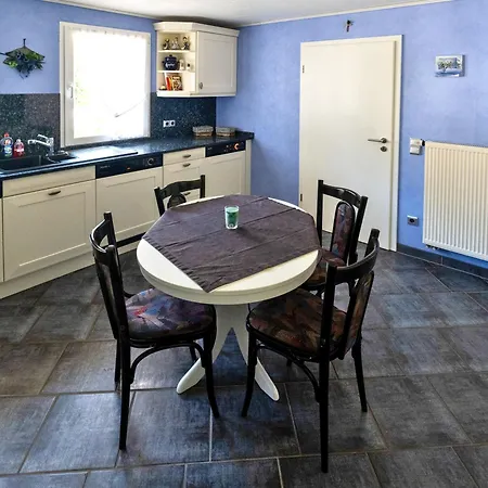 Apartment Eifelruhe 4 - Ideal Für Familien, Gruppen Und Hunde